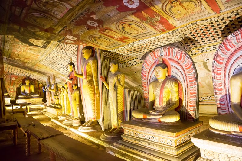 Buddha statues inside Dambulla Cave Temple